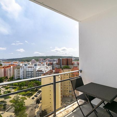 Whome Family Condo - Urban Retreat With Parking, Ac, Elevator In Great Location Lisboa Exteriör bild