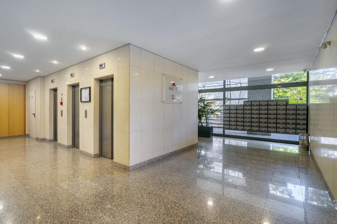 Whome Family Condo - Urban Retreat With Parking, Ac, Elevator In Great Location Lisboa Exteriör bild