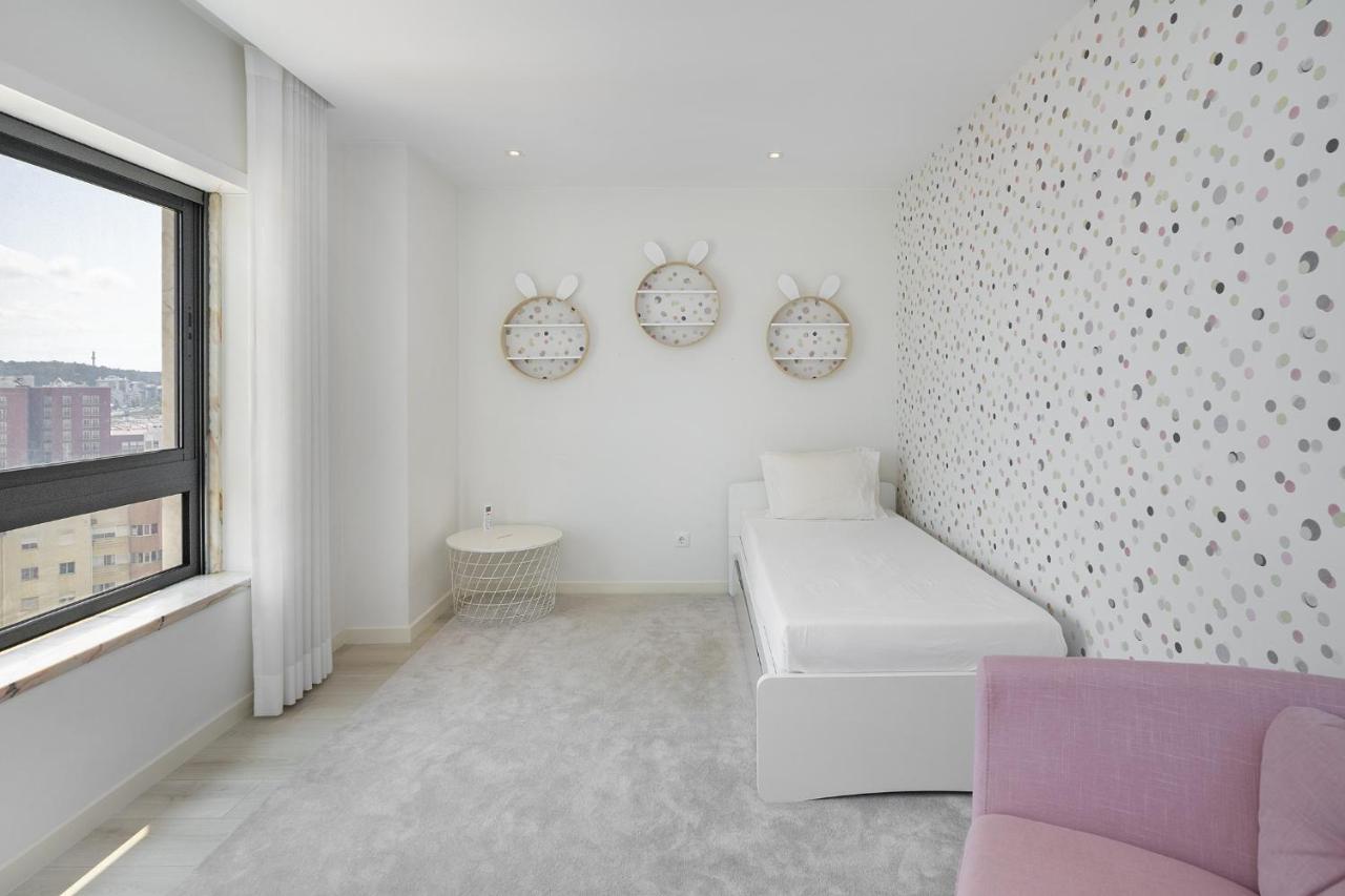 Whome Family Condo - Urban Retreat With Parking, Ac, Elevator In Great Location Lisboa Exteriör bild
