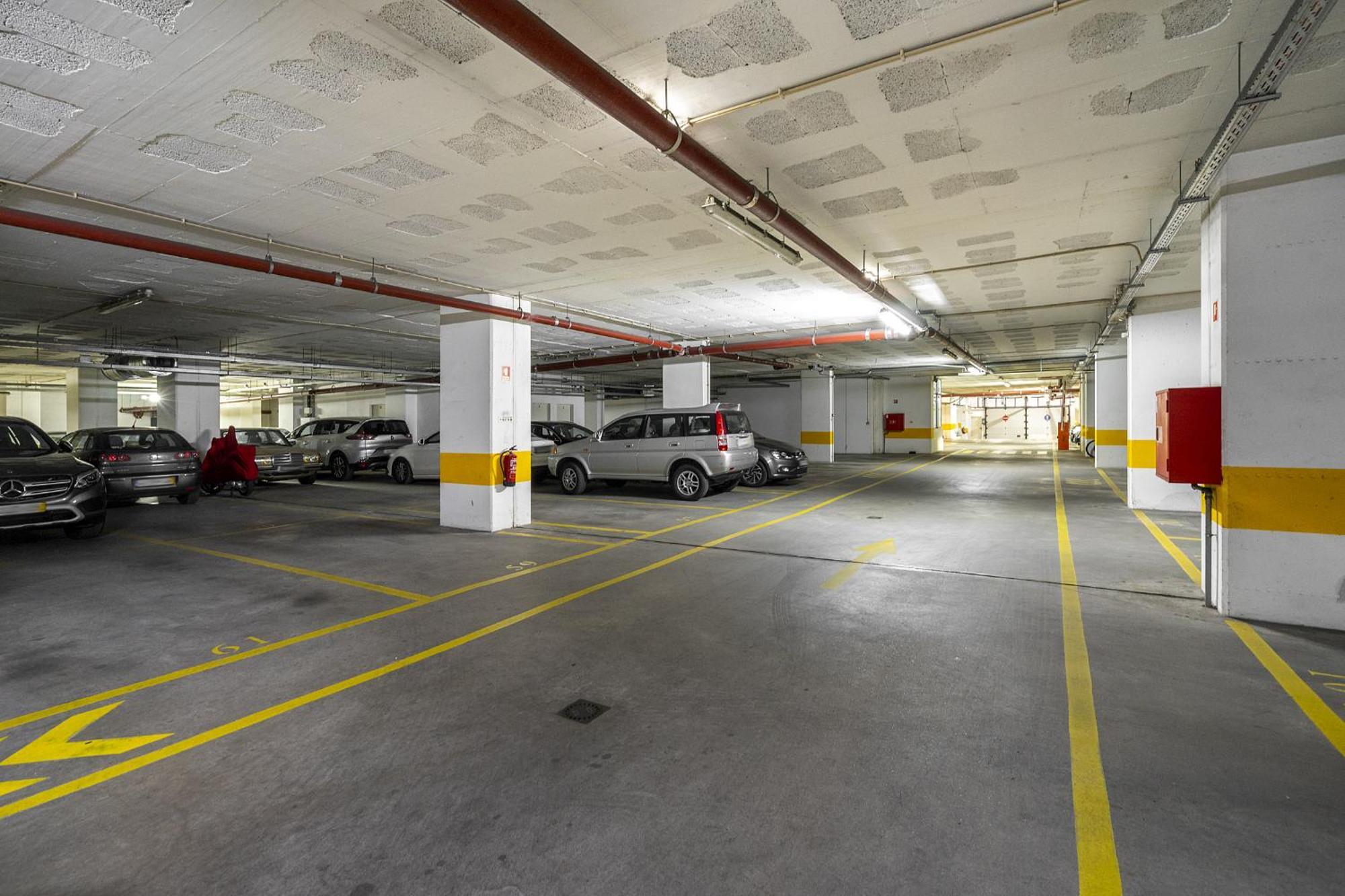 Whome Family Condo - Urban Retreat With Parking, Ac, Elevator In Great Location Lisboa Exteriör bild