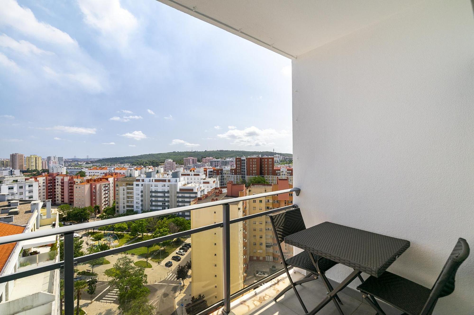 Whome Family Condo - Urban Retreat With Parking, Ac, Elevator In Great Location Lisboa Exteriör bild